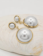 earrings_drop_earrings_montreal_minimalist_pearl_drops_golden_bezel_jewellery_canada