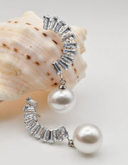 crystal_pearl_arc_ear_wings close-up with baguette crystals and pearl drop