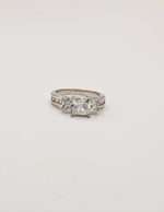 luxury_engagement_ring princess_cut elegant silver band montreal