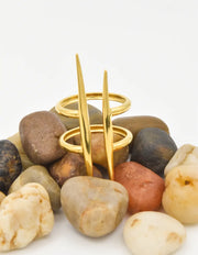 double_bar_minimalist_ring_golden_finish_displayed_on_stones_canadian_jewelry_store